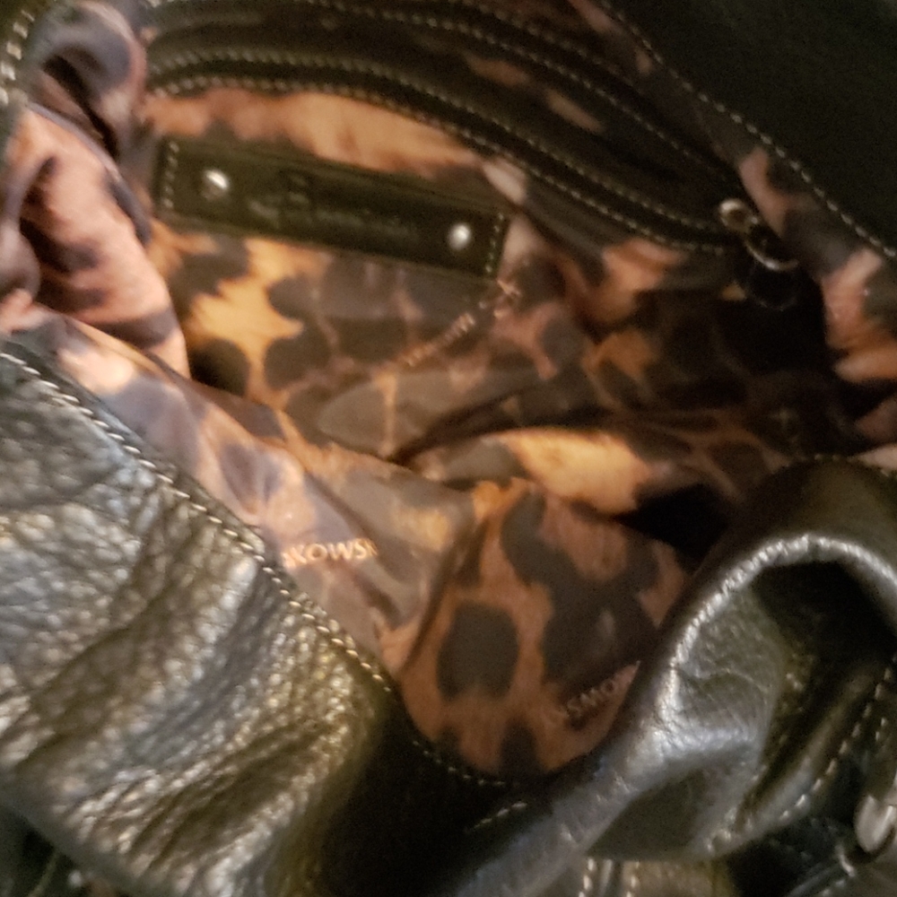 B Makowsky Leather Shoulder Purse - Picture 4 of 8